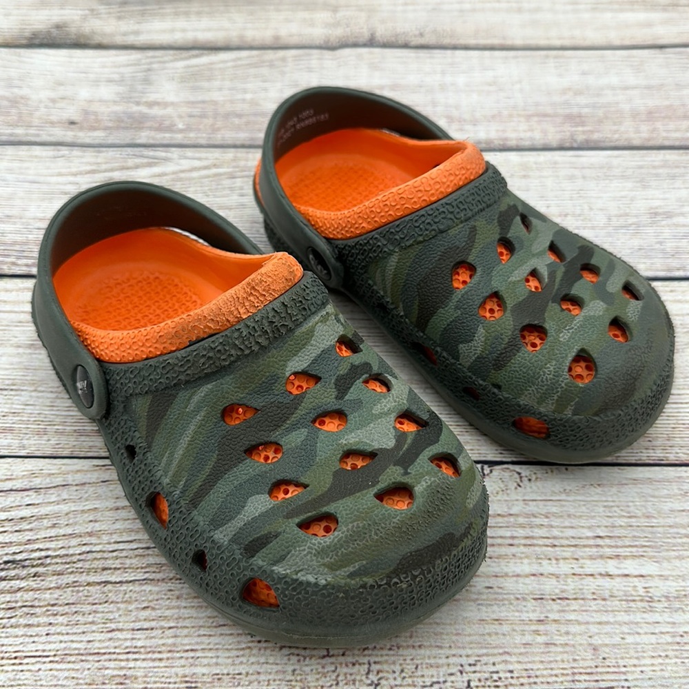 Capellini Camo and Orange “crocs” Size 11